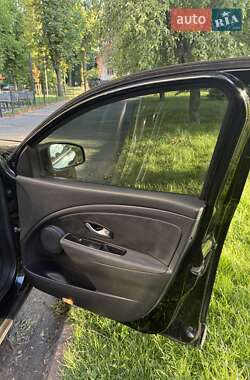 Хэтчбек Renault Megane 2011 в 