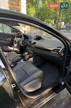 Хэтчбек Renault Megane 2011 в 