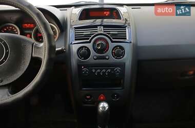 Хэтчбек Renault Megane 2004 в 