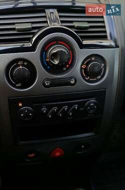 Хэтчбек Renault Megane 2004 в 