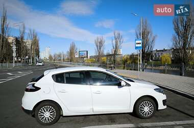 Хэтчбек Renault Megane 2015 в 