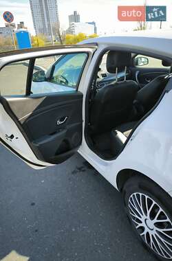 Хэтчбек Renault Megane 2015 в 