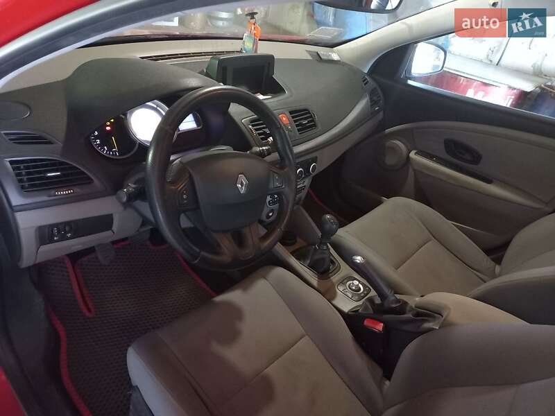 Хэтчбек Renault Megane 2010 в Кривом Роге фото 3 Хэтчбек Renault Megane 2010 в Кривом Роге