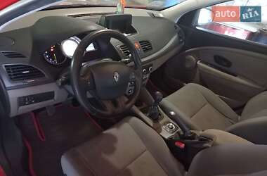 Хэтчбек Renault Megane 2010 в 