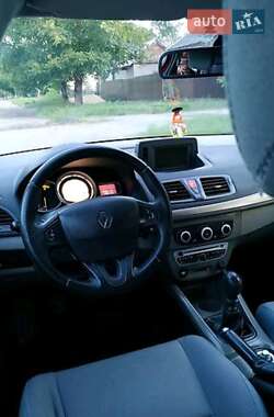 Хэтчбек Renault Megane 2010 в 