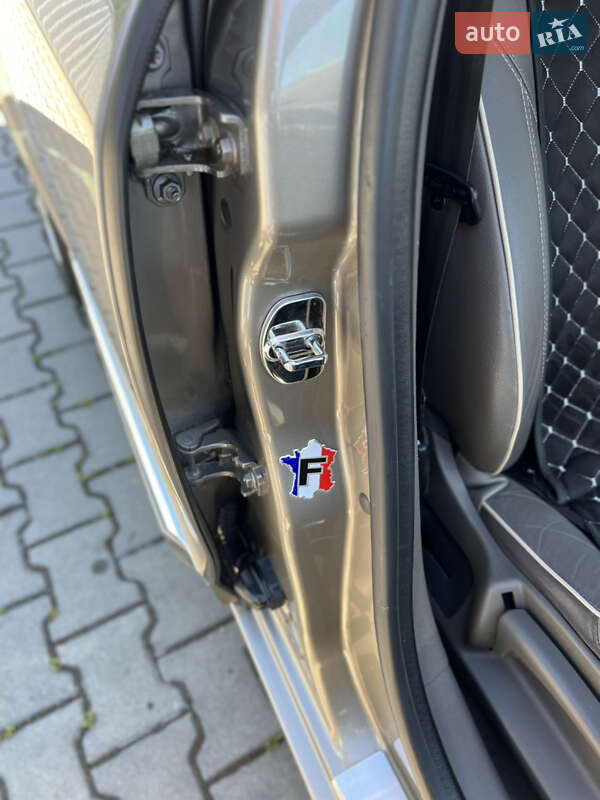 Хэтчбек Renault Megane 2012 в Новоселице