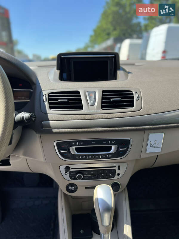 Хэтчбек Renault Megane 2012 в Новоселице