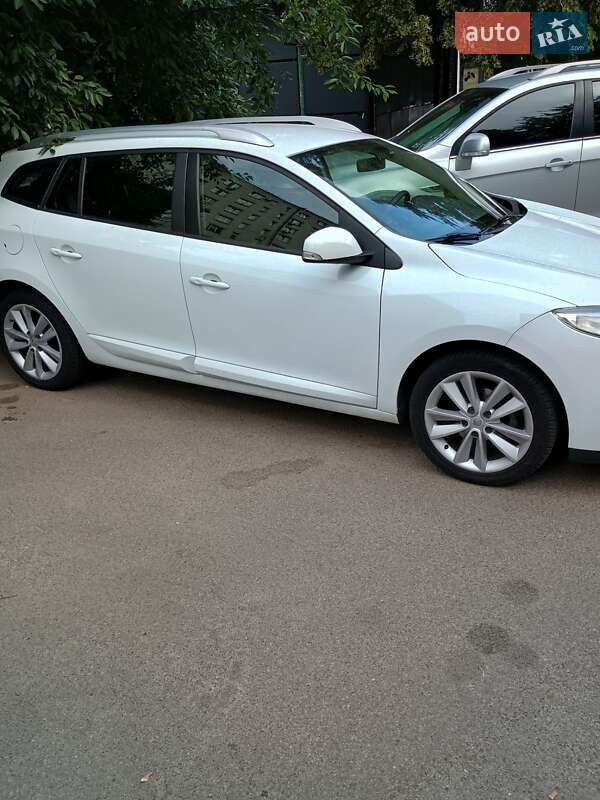Универсал Renault Megane 2013 в Вишневом