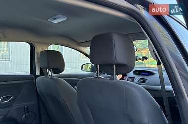 Хэтчбек Renault Megane 2012 в 