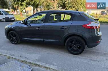 Хэтчбек Renault Megane 2012 в 