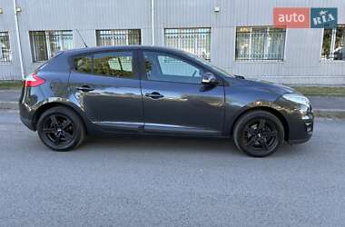 Хэтчбек Renault Megane 2012 в 