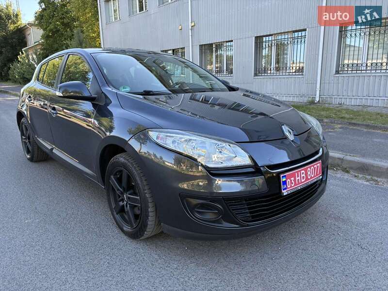 Хэтчбек Renault Megane 2012 в 