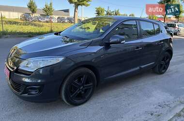 Хэтчбек Renault Megane 2012 в 