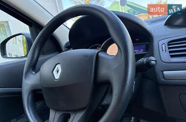 Хэтчбек Renault Megane 2012 в 