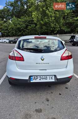Хэтчбек Renault Megane 2011 в 