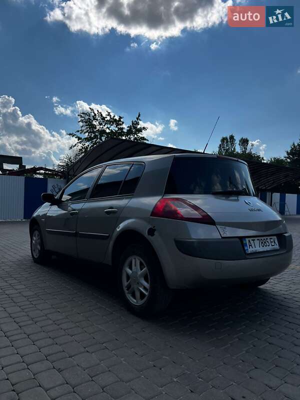 Хэтчбек Renault Megane 2004 в 