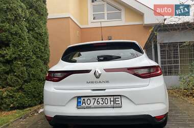 Хэтчбек Renault Megane 2016 в 
