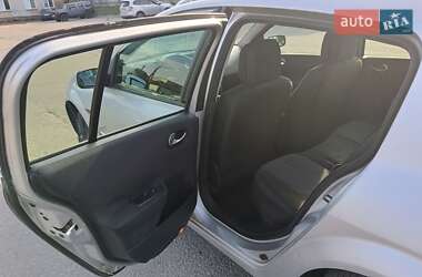 Хэтчбек Renault Megane 2005 в 