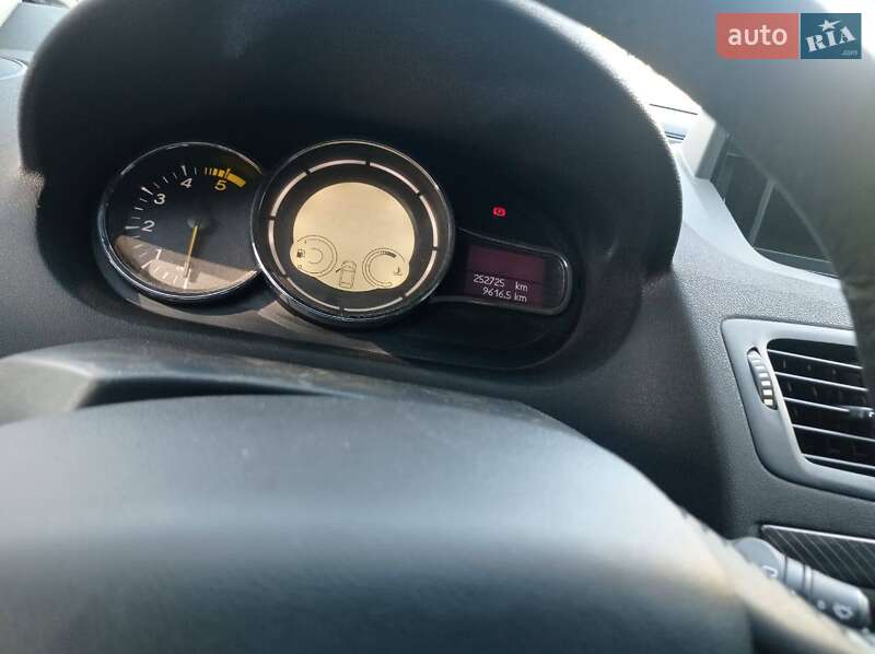 Универсал Renault Megane 2013 в Кривом Роге фото 21 Универсал Renault Megane 2013 в Кривом Роге