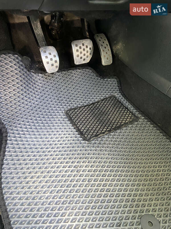 Універсал Renault Megane 2012 в Чернівцях фото 14 Універсал Renault Megane 2012 в Чернівцях