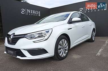 Седан Renault Megane 2018 в 