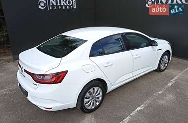 Седан Renault Megane 2018 в 