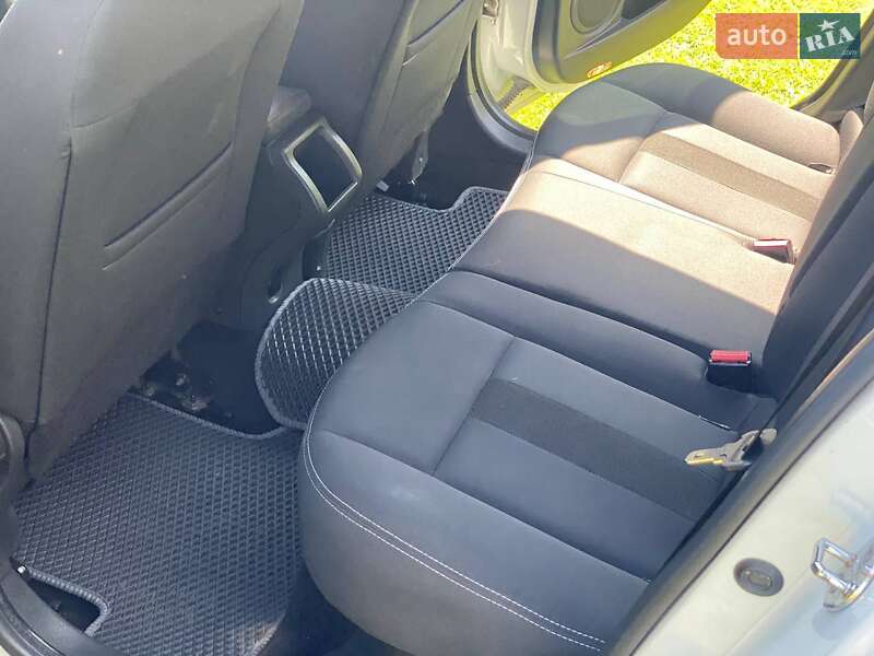 Універсал Renault Megane 2011 в Радивиліві фото 12 Універсал Renault Megane 2011 в Радивиліві