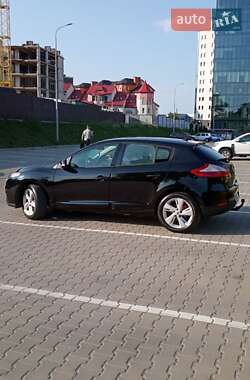 Хэтчбек Renault Megane 2012 в 