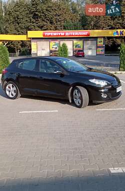 Хэтчбек Renault Megane 2012 в 