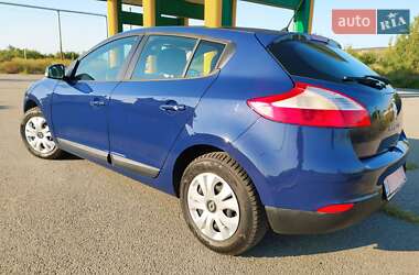 Хэтчбек Renault Megane 2010 в 