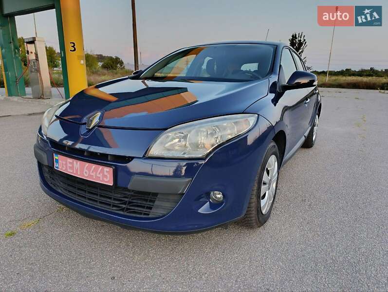 Хэтчбек Renault Megane 2010 в 
