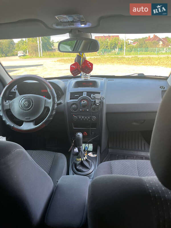 Седан Renault Megane 2003 в Городке