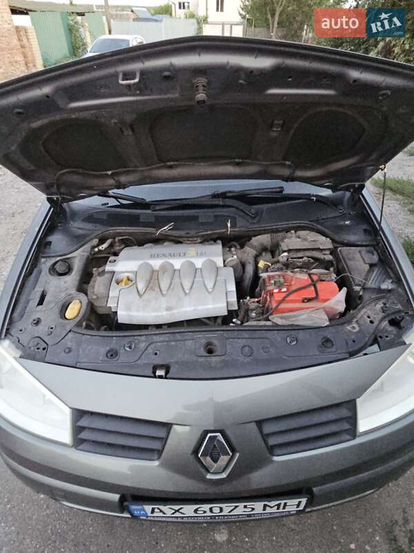 Седан Renault Megane 2003 в Богодухове