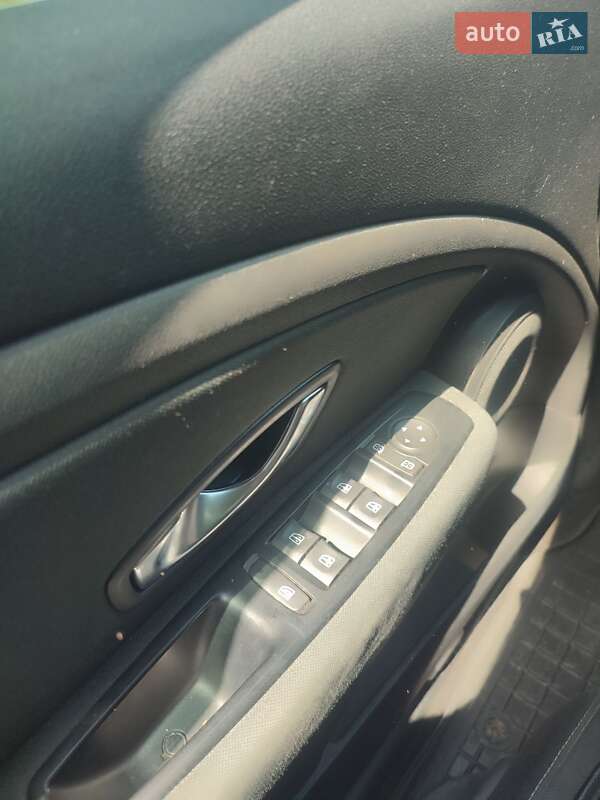 Хэтчбек Renault Megane 2010 в Ахтырке фото 12 Хэтчбек Renault Megane 2010 в Ахтырке