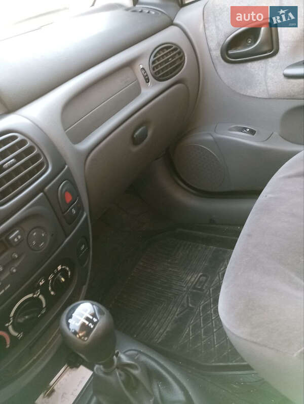 Седан Renault Megane 2001 в Киеве фото 10 Седан Renault Megane 2001 в Киеве
