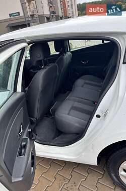 Хэтчбек Renault Megane 2014 в 