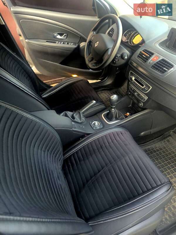 Хэтчбек Renault Megane 2010 в Ахтырке фото 9 Хэтчбек Renault Megane 2010 в Ахтырке