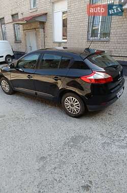 Хэтчбек Renault Megane 2011 в 