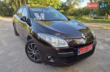 Универсал Renault Megane 2011 в Дерно