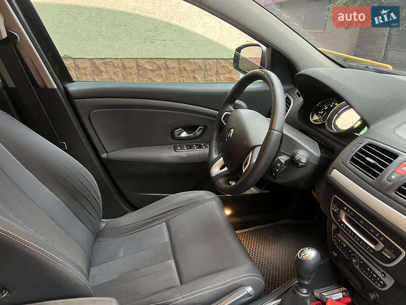 Универсал Renault Megane 2011 в Хороле