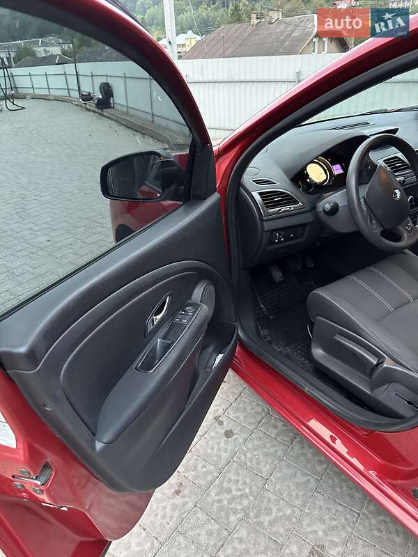 Хэтчбек Renault Megane 2015 в Бучаче фото 16 Хэтчбек Renault Megane 2015 в Бучаче