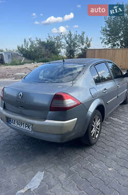 Седан Renault Megane 2006 в  фото 6 Седан Renault Megane 2006 в