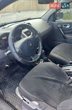 Седан Renault Megane 2006 в  фото 14 Седан Renault Megane 2006 в