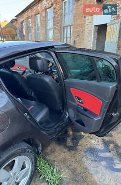 Хэтчбек Renault Megane 2011 в 