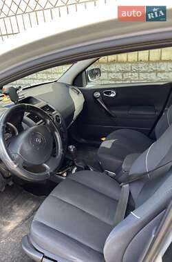 Седан Renault Megane 2005 в  фото 8 Седан Renault Megane 2005 в