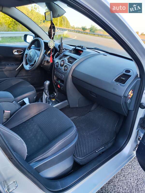 Седан Renault Megane 2005 в Ромнах