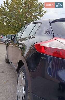 Хэтчбек Renault Megane 2010 в 