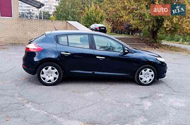 Хэтчбек Renault Megane 2010 в 