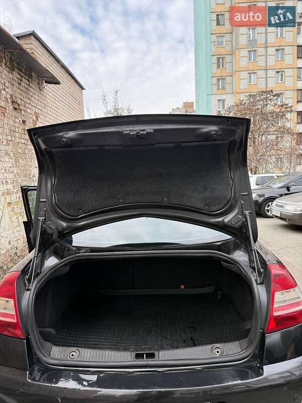 Седан Renault Megane 2006 в Вишневом фото 13 Седан Renault Megane 2006 в Вишневом