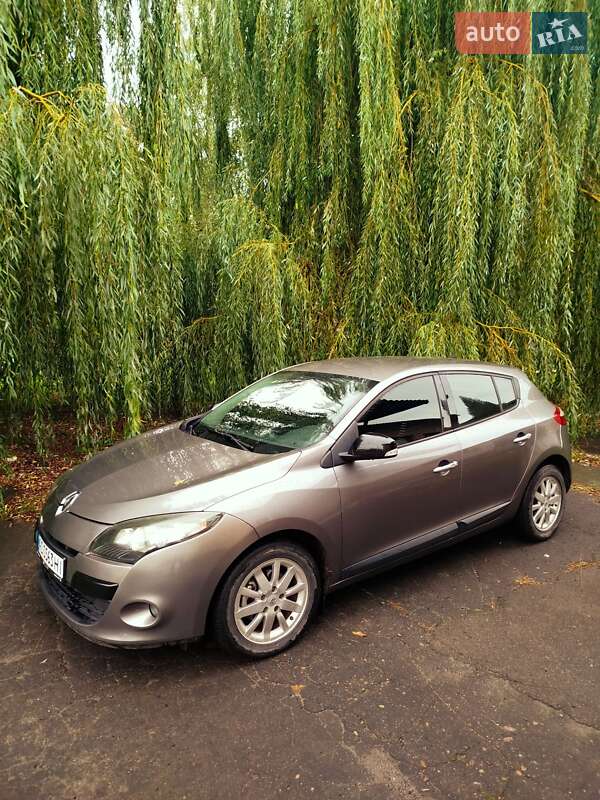 Хэтчбек Renault Megane 2011 в Нововолынске фото 9 Хэтчбек Renault Megane 2011 в Нововолынске